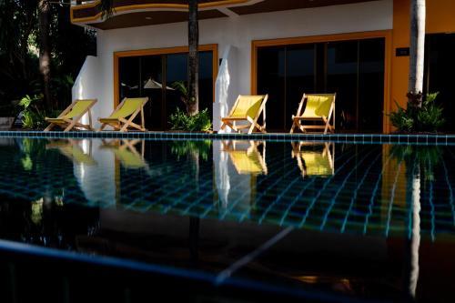 Buasri Phuket Hotel