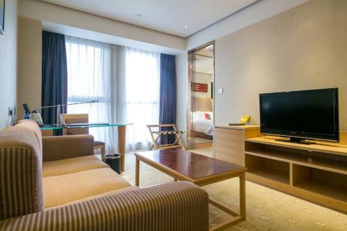 Regal Jinfeng Hotel