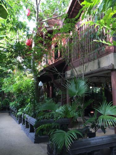 Hotel White House Beach Resort And Spa