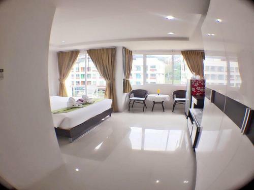 Hostal Swiss House