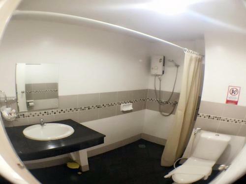 Hostal Swiss House