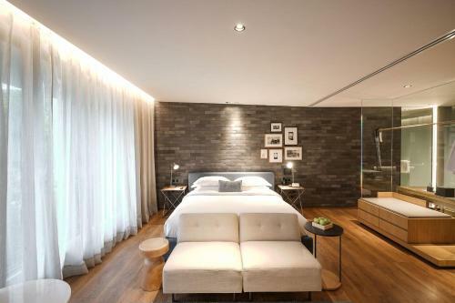 Hotel Ad Lib