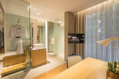 Hotel Ad Lib