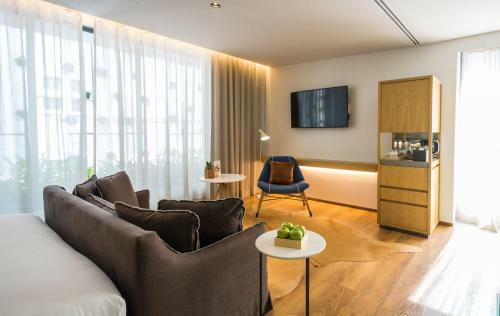 Hotel Ad Lib