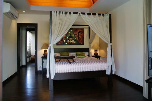 Plunge Tropical Villa