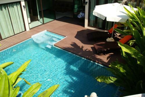 Plunge Tropical Villa