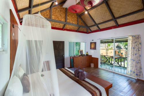 Hotel Phi Phi Long Beach Resort & Villa