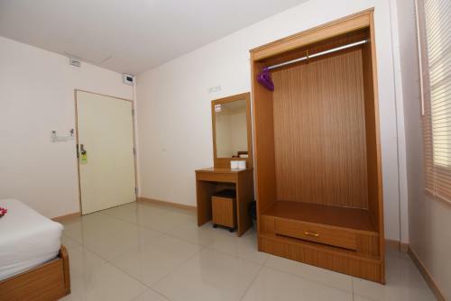 Hostal B Place Guesthouse