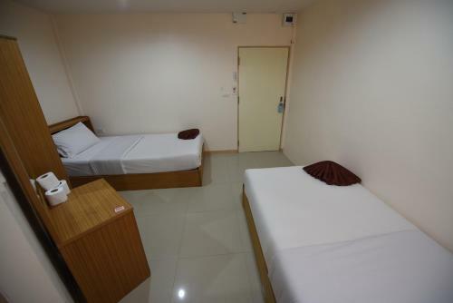 Hostal B Place Guesthouse