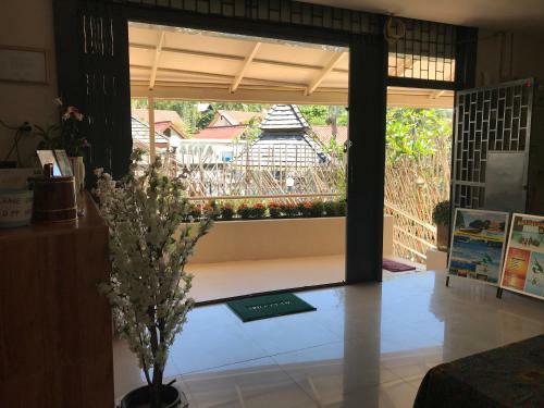 Hostal B Place Guesthouse