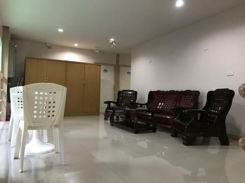 Hostal B Place Guesthouse