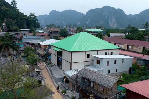 Hostal B Place Guesthouse