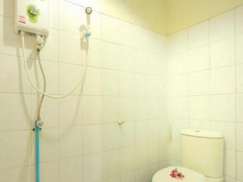 Hostal Ibiza House Phi Phi