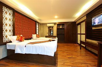 Hostal Ibiza House Phi Phi