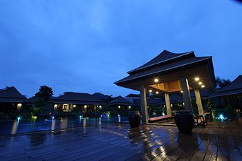 Hostal Ibiza House Phi Phi