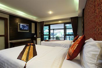 Hostal Ibiza House Phi Phi