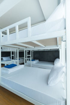 Hostal Ibiza House Phi Phi