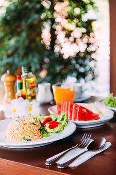 Hostal Ibiza House Phi Phi