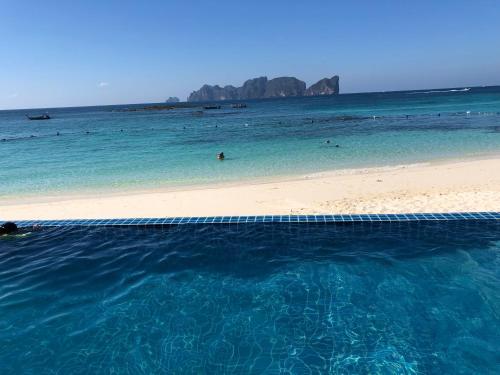 Hotel Phi Phi The Beach Resort
