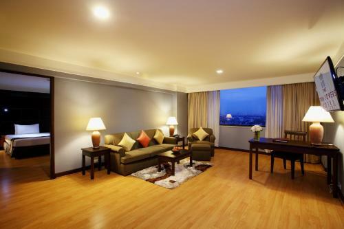 Twin Towers Hotel