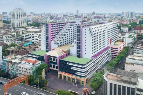 Twin Towers Hotel