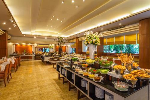 Twin Towers Hotel