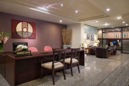 Twin Towers Hotel