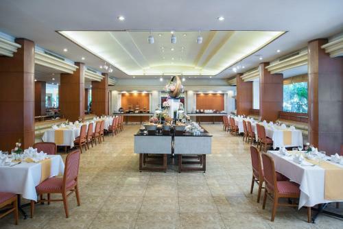 Twin Towers Hotel