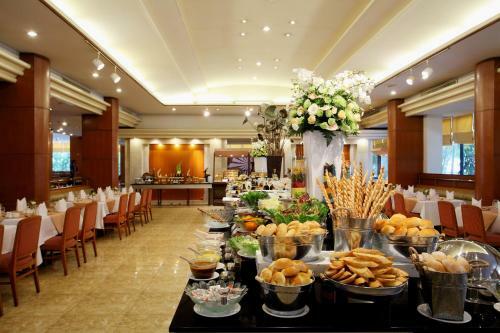 Twin Towers Hotel