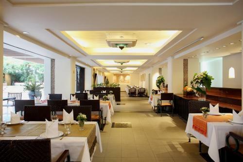 Twin Towers Hotel