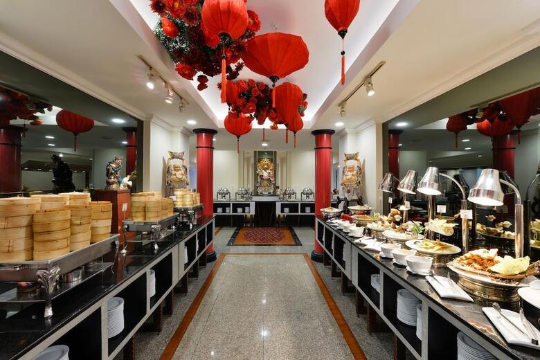 Twin Towers Hotel