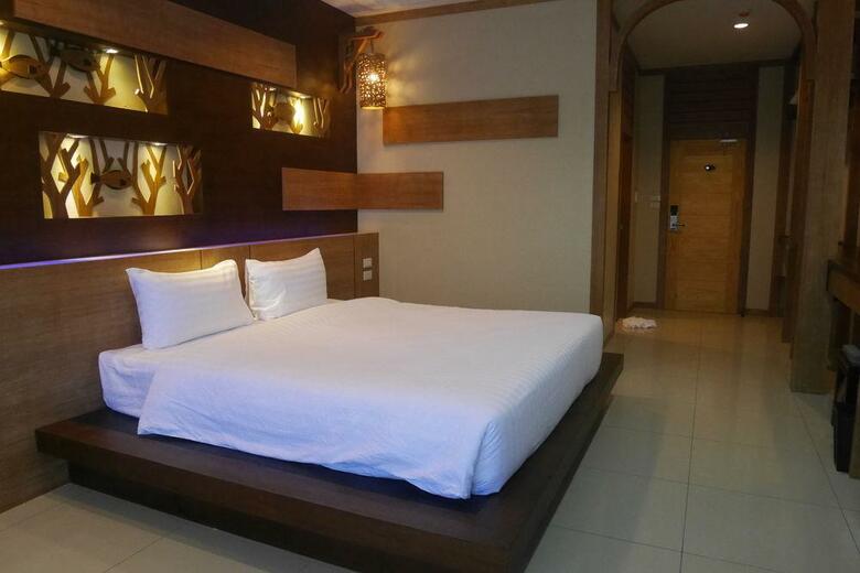 Chao Koh Phi Phi Lodge