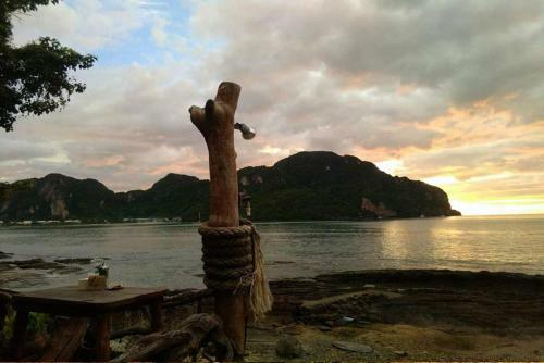 Hotel Phi Phi Sunset Bay Resort