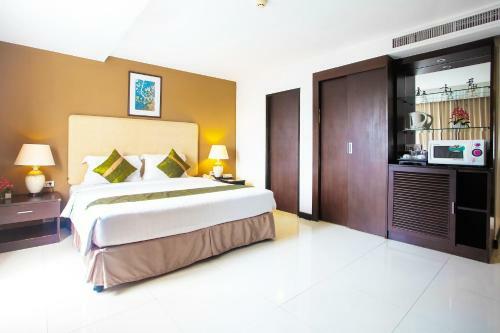 Hotel The Patra