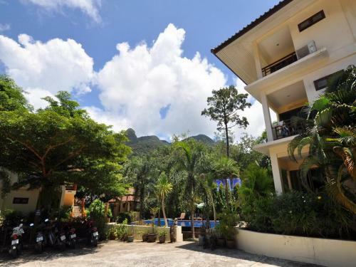 Posada Paddy's Palms Resort