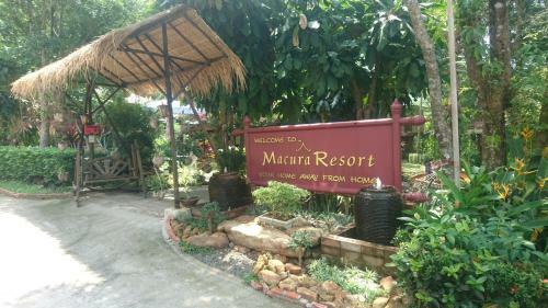 Hostal Macura Resort