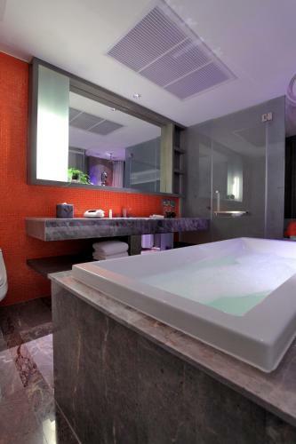 Lit Bangkok Hotel
