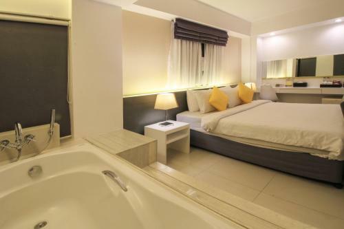 Myhotel Cmyk@ratchada