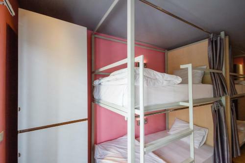 Siamaze Hostel