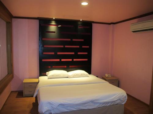 Suriwongse Hotel