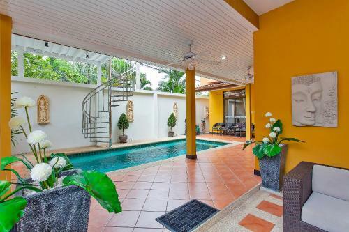 Sunny Villa