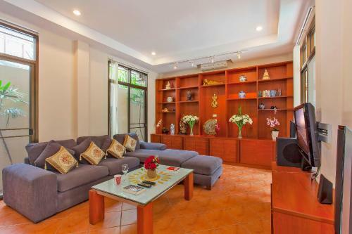 Sunny Villa