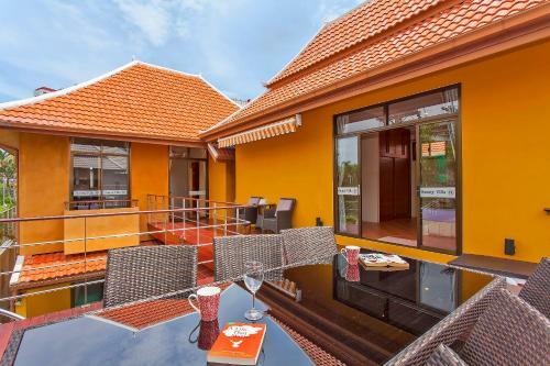 Sunny Villa