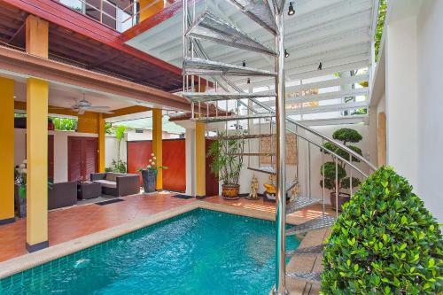 Sunny Villa