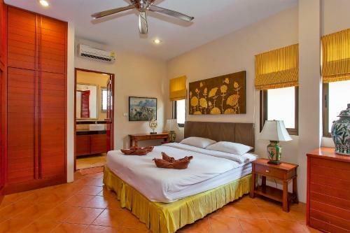 Sunny Villa