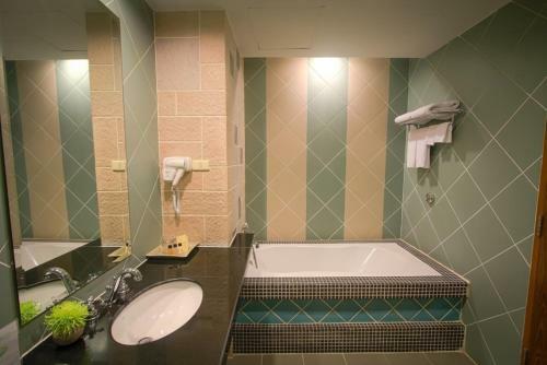 Long Beach Garden Hotel & Spa