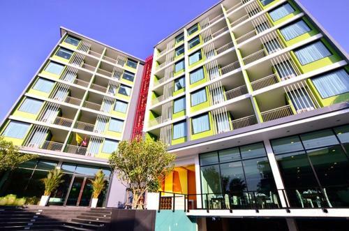 Hotel Lakkhana Poolside Resort