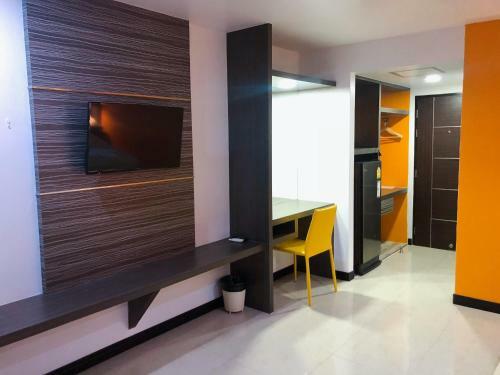 Mr. Mac's Hotel