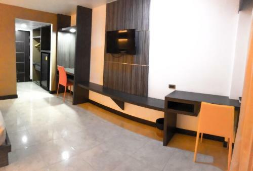 Mr. Mac's Hotel