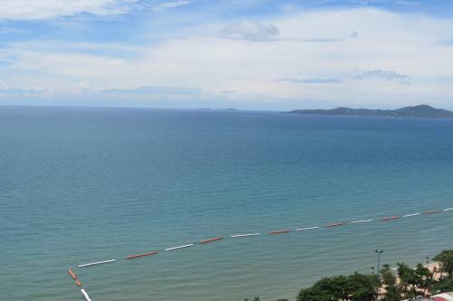 Jomtien Plaza Suite Apartments